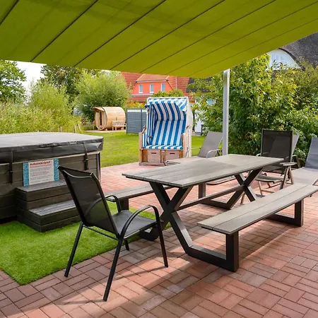 Prázdninový dům C 6 Reethaus Strandkorb Mit Aussenwhirlpool Und Sauna Gramkow